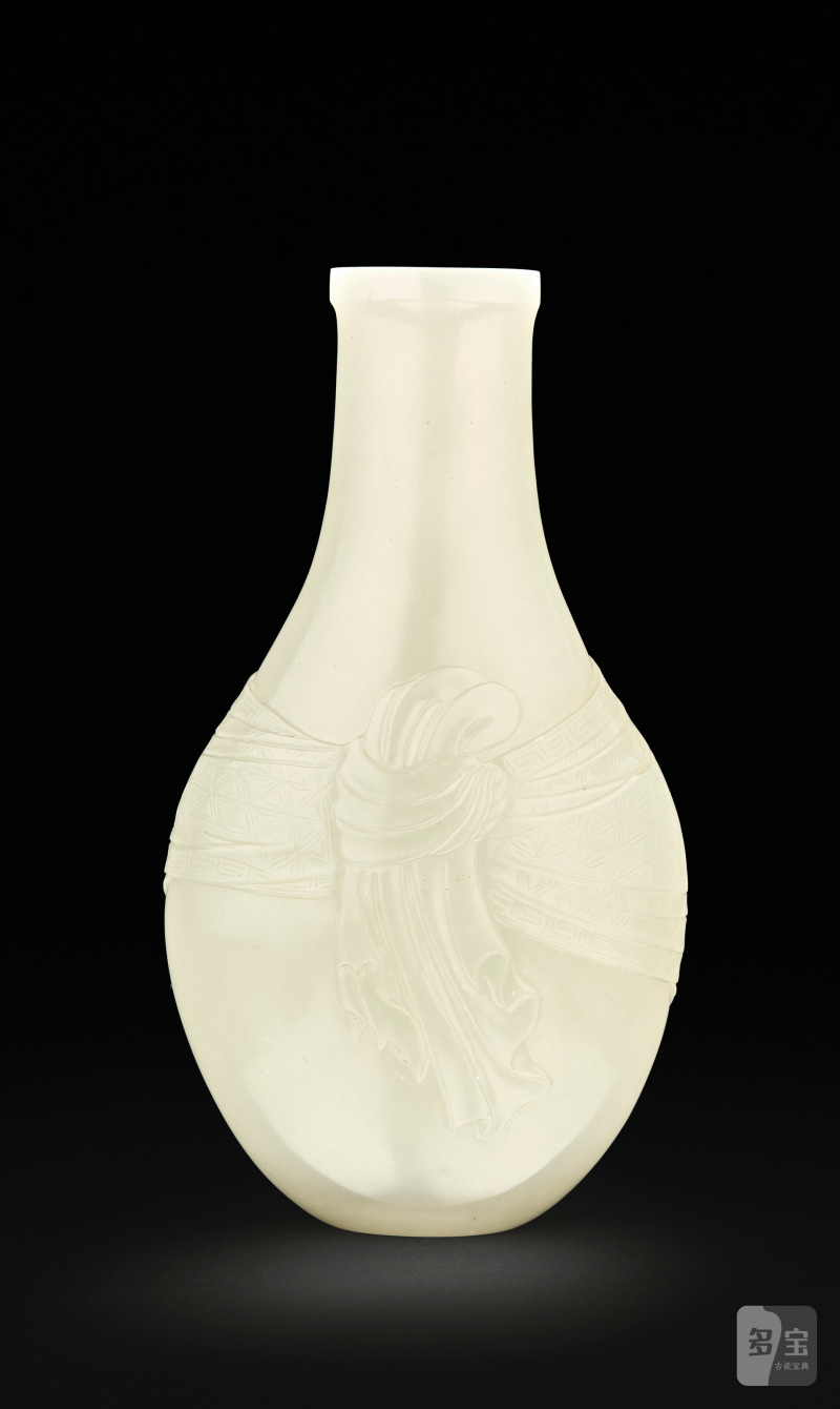 PETIT VASE EN JADE CÉLADON PÂLE À DÉCOR DE RUBAN  CHINE, DYNASTIE QING, XVIIIE-XIXE SIÈCLE - 图2